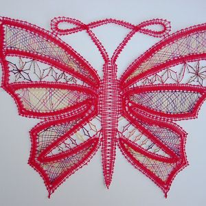 geklöppelter Schmetterling 39 cm x 35 cm groß, als Scheibengardine oder Wandbehang zu verwenden