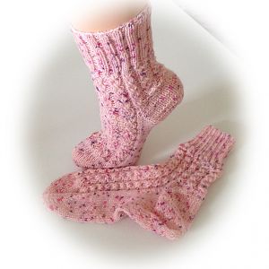 Socken mit kleinen Zöpfen