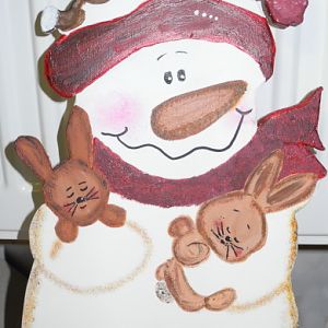 Schneemann mit Hasen