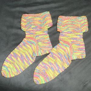 Socken mit Zackenrand