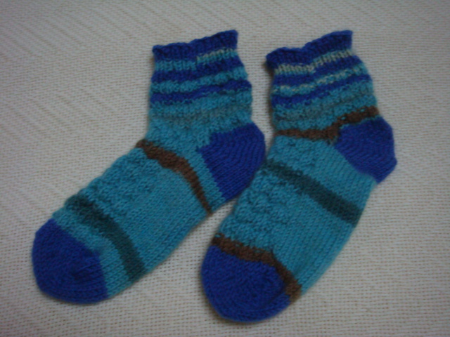 Socken in allen Farben, Größen, Stilen und alle außer meinen ersten Socken in Magic Loop
