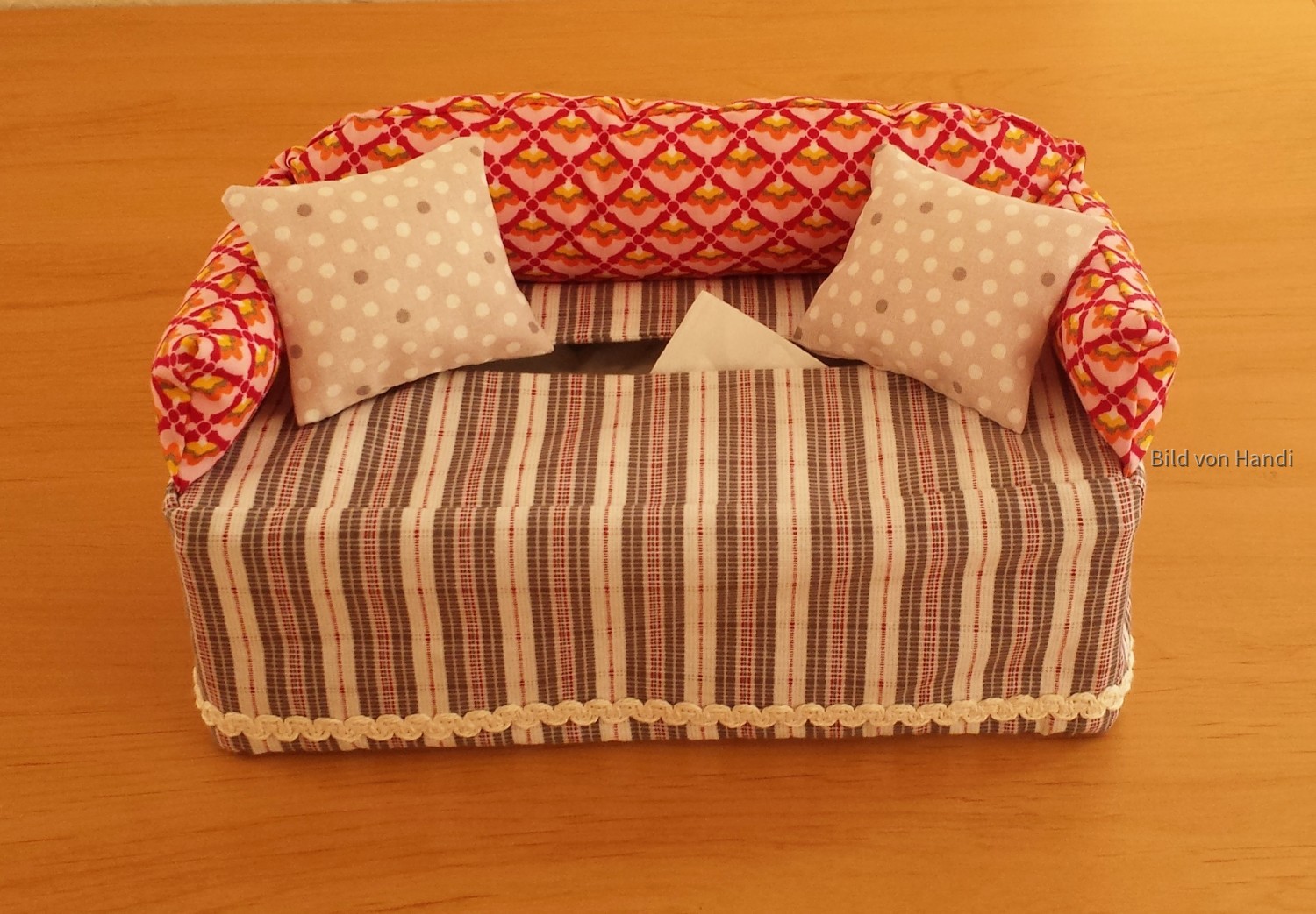 Taschentuch-Sofa rot-braun-natur